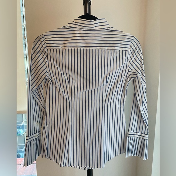 Banana Republic Riley-Fit Tailored Pleated Cuff Shirt - Picture 4 of 7